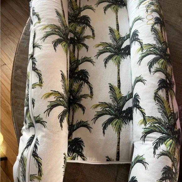 DOCK A TOT Deluxe (with Palm Tree Print) EUC no pets and TWO additional covers - Picture 2 of 2